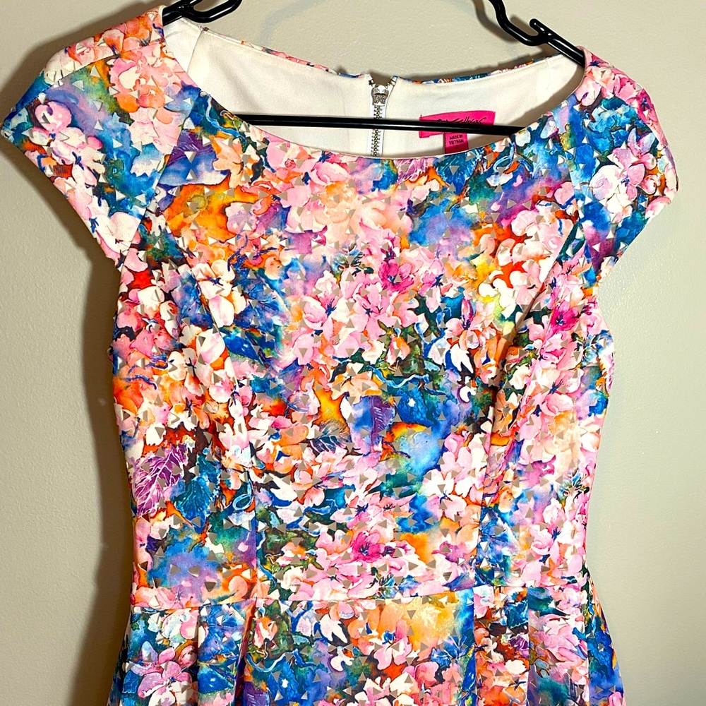 Betsey Johnson Laser Cut Floral Scuba Dress Size 2 Cap Sleeve
